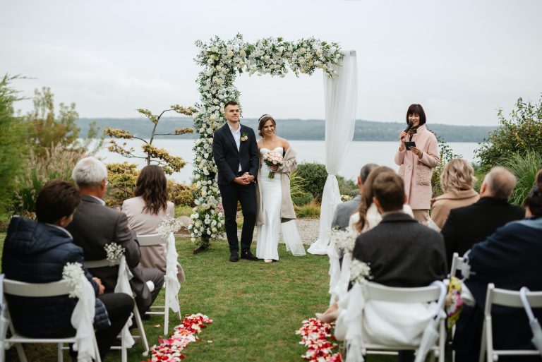 Mariage champêtre : tenue de mariée et d’invitée